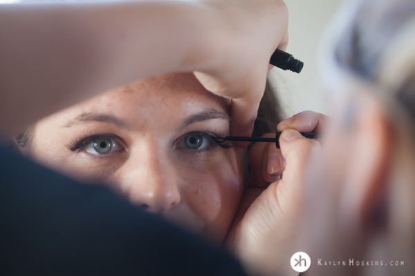 Laura Rybak putting makeup on Boudoir Goddess at Kaylyn Hoskins Photography