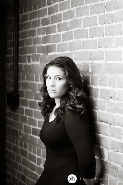 HS Senior Delaney leans against brick wall at Kaylyn Hoskins Photography in Solon, Iowa