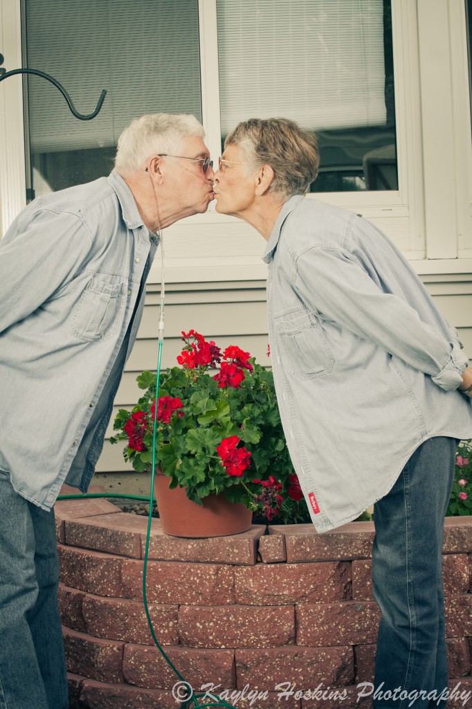 Grandparents kiss dutch style during photography session
